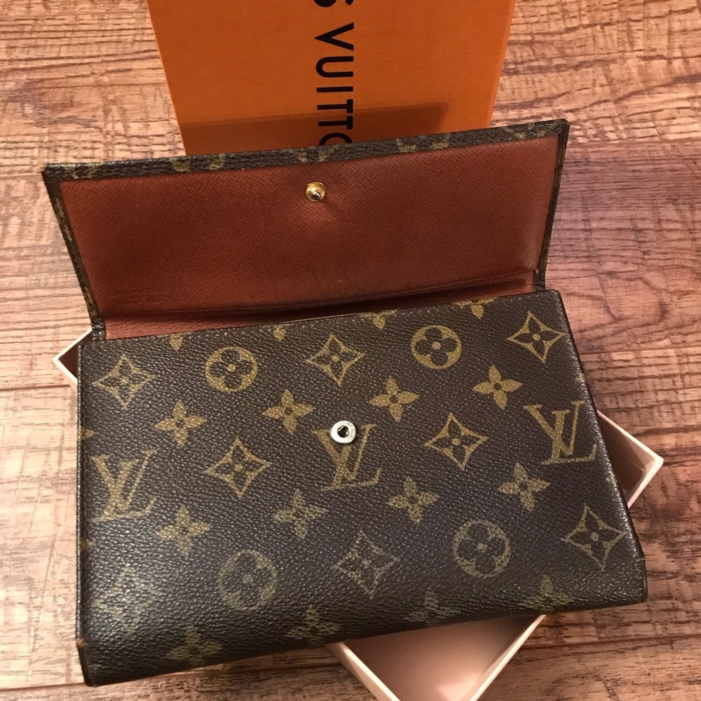 LOUIS VUITTON Rare Vintage Monogram Trifold Clutch